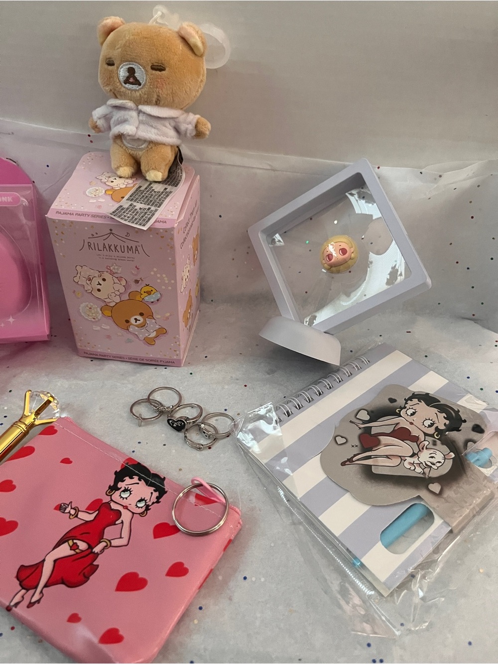 Kawaii Gift Bundle: Betty Boop, Hello Kitty, Rilakkuma & Accessories - Picture 3 of 5